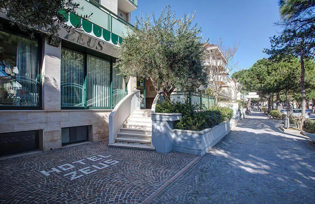 Hotel Zeus-1